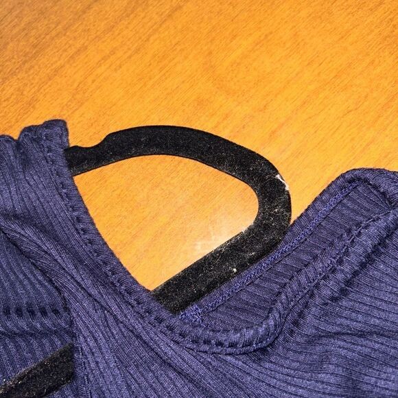 Cold shoulder v neck baby blouse size meduim - Picture 4 of 6